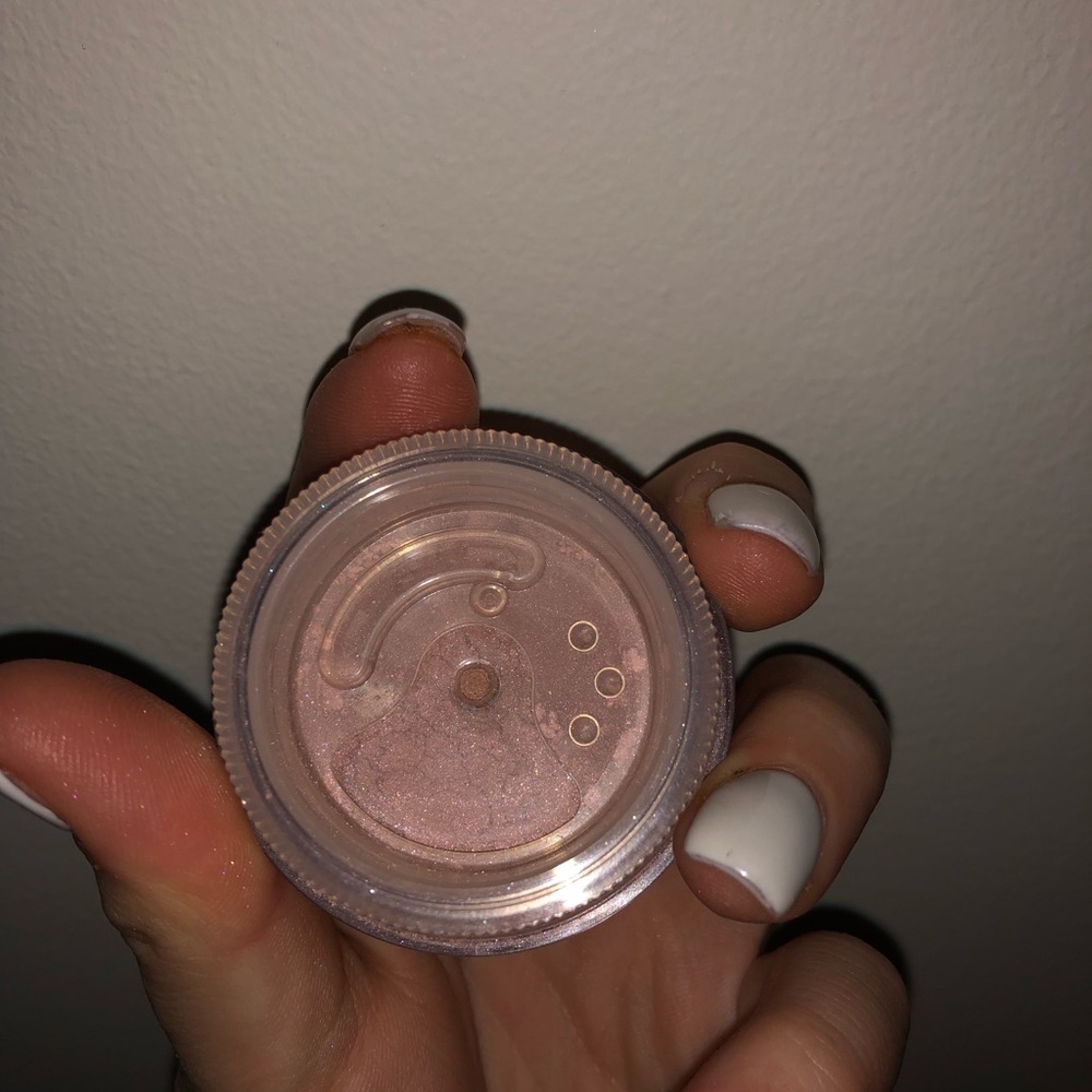 makeup - Picture 3 of 3